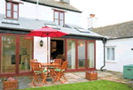 Self catering breaks at Little Perriotts in Kellaton, Devon