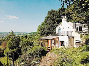 Self catering breaks at Eastwood Lodge in Bath, Somerset Self catering breaks at Eastwood Lodge in Bath, Somerset