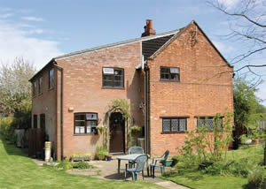 Self catering breaks at Field Cottage in Sudbourne, Suffolk Self catering breaks at Field Cottage in Sudbourne, Suffolk