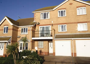 Self catering breaks at Seaview in Clacton-on-Sea, Essex Self catering breaks at Seaview in Clacton-on-Sea, Essex