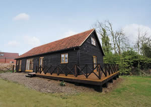 Self catering breaks at Moat Cottage in Beccles, Suffolk Self catering breaks at Moat Cottage in Beccles, Suffolk