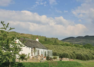 Self catering breaks at Blair Cottage in Loch Lomond, Stirlingshire Self catering breaks at Blair Cottage in Loch Lomond, Stirlingshire