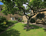 Self catering breaks at Apple Tree Cottage in South Cerney, Gloucestershire