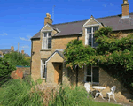 Self catering breaks at Duck End Cottage in Kingham, Oxfordshire