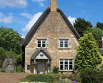 Self catering breaks at Honeysuckle Cottage in Sutton-under-Brailes, Oxfordshire