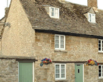 Self catering breaks at Vine Cottage in Burford, Oxfordshire