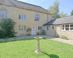 Self catering breaks at Windrush House in Bourton-on-the-Water, Gloucestershire