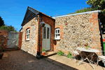 Self catering breaks at Courtyard Cottage in Stiffkey, Norfolk