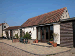 Self catering breaks at Owl Barn in Runham, Norfolk