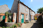 Self catering breaks at 51 High Street in Blakeney, Norfolk Self catering breaks at 51 High Street in Blakeney, Norfolk
