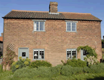 Self catering breaks at Honeysuckle Cottage in Little Thornage, Norfolk